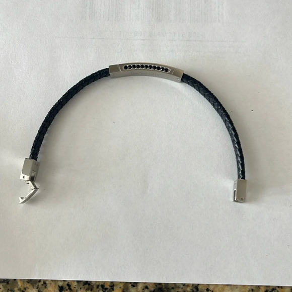 One stone missing - Picture 1 of 4